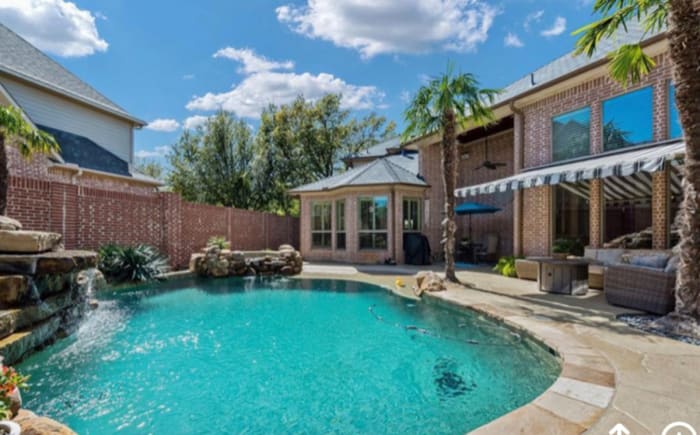 33A9E8F9-D62D-4C21-A8FA-D6F23DF15C9E